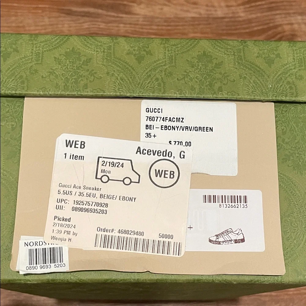 Gucci GG Supreme Ace Sneakers in Beige with Green & Red Web - Picture 6 of 6